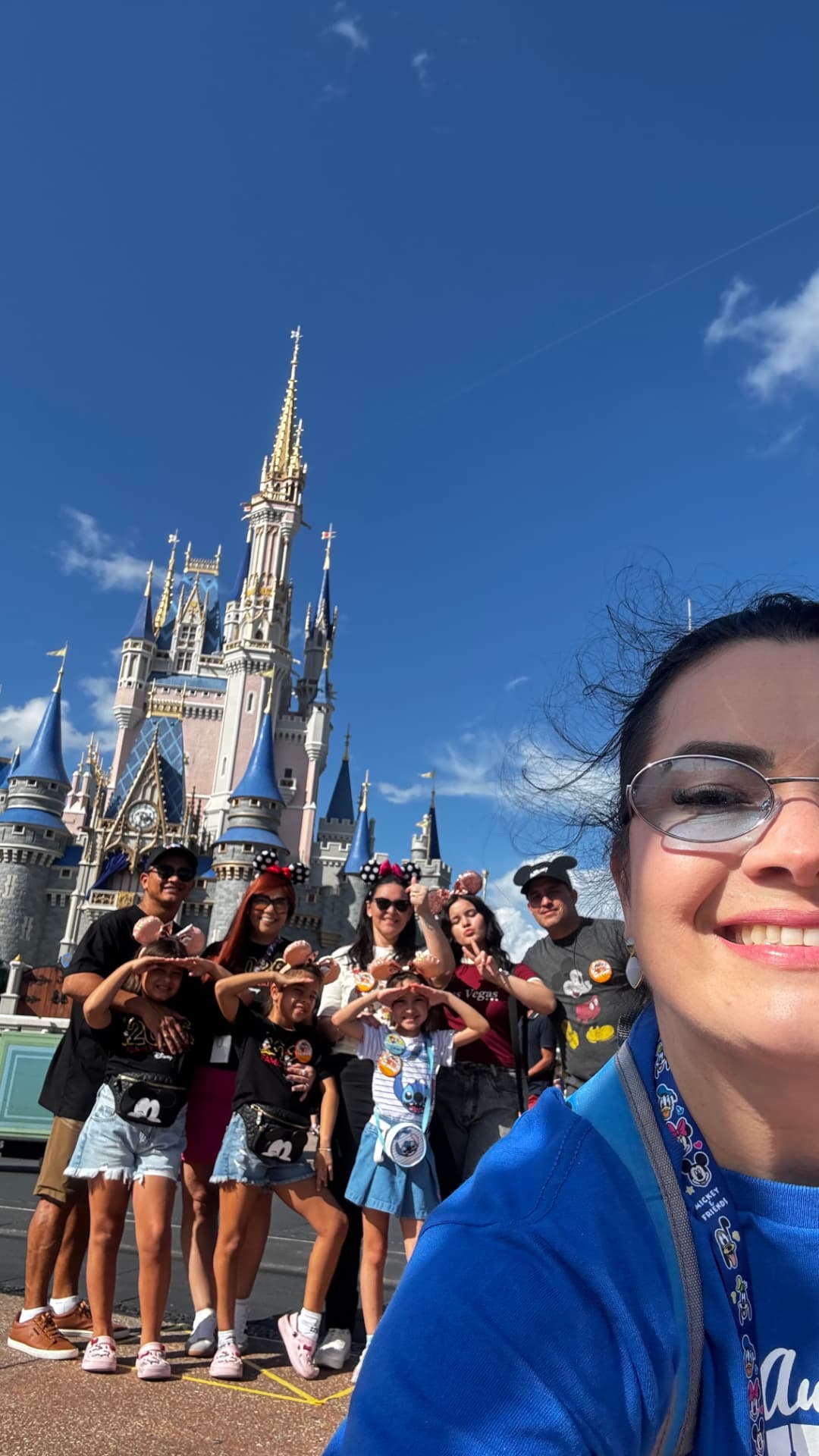 Grupo Premier em frente ao castelo da Disney